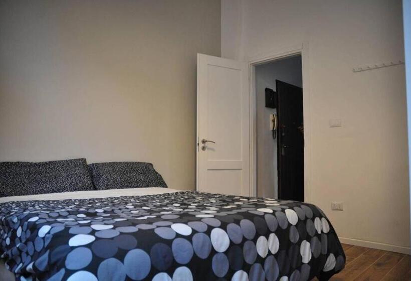 Bed and Breakfast Camera E Bagno Privato A 3 Minuti Dalla Stazione