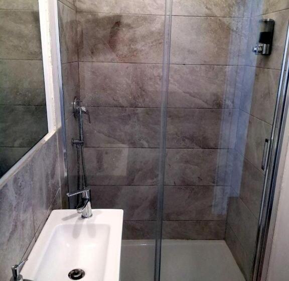 Bed and Breakfast Camera E Bagno Privato A 3 Minuti Dalla Stazione