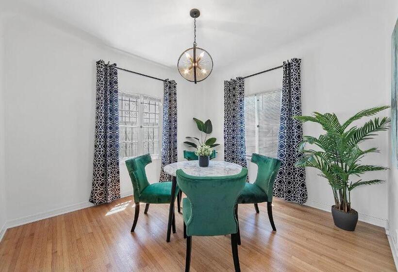 Beverly Hills Stylish & Central 1 Br Apt + Parking