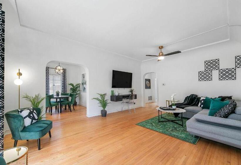 Beverly Hills Stylish & Central 1 Br Apt + Parking