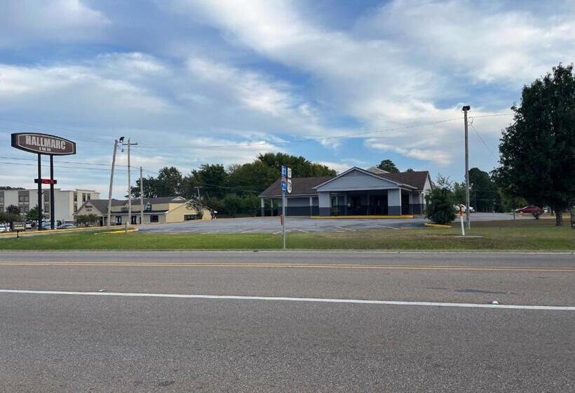 فندق Hallmarc Inn