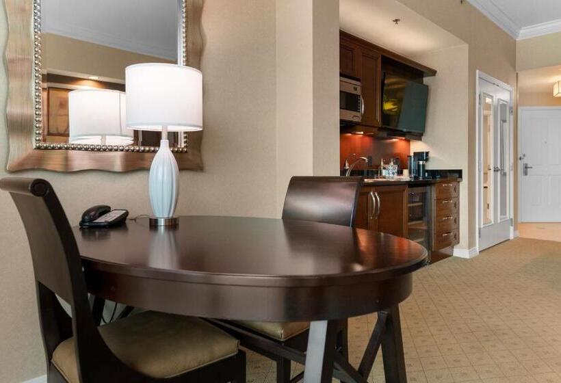 هتل Lucky Gem Penthouse & Luxury Suites At Signature Resort, Balcony Strip View 2605
