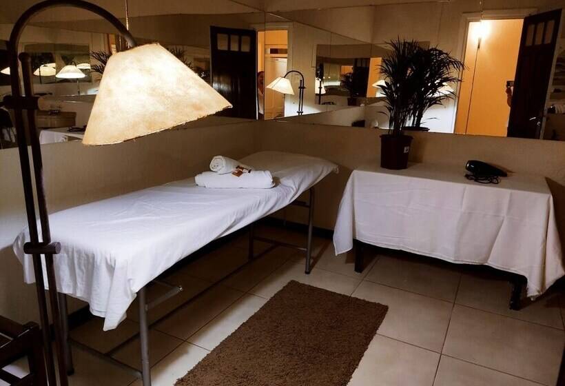 هتل Mesón Do Vento