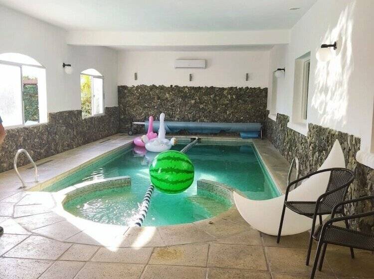 هتل Mesón Do Vento