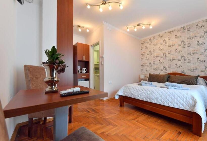 پانسیون Prenoćište Dvorište