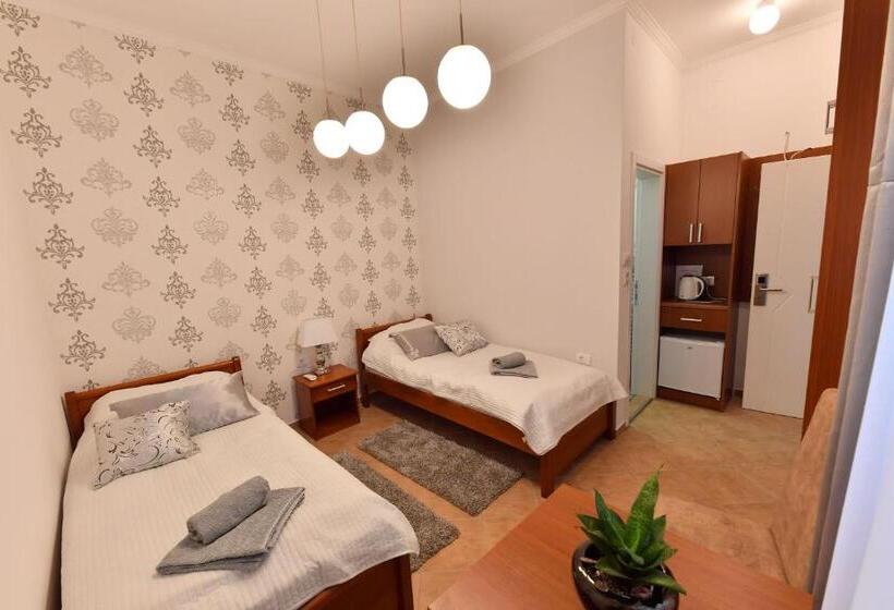 پانسیون Prenoćište Dvorište