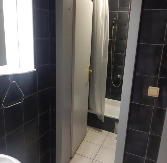 پانسیون Saradis