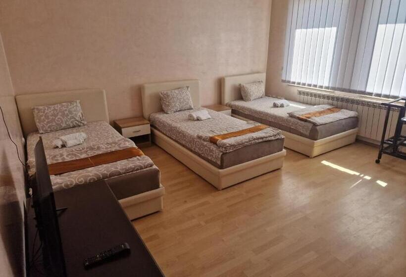 پانسیون Saradis