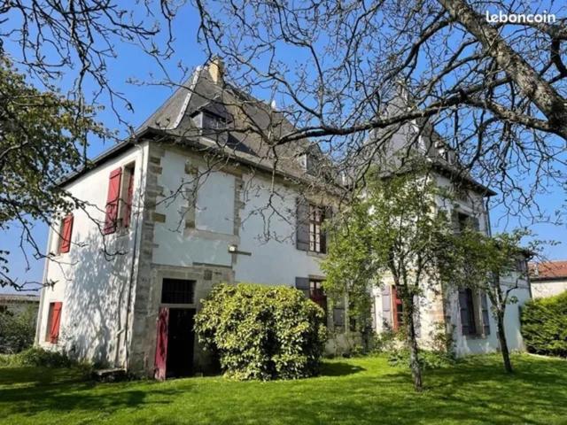 مبيت وإفطار Chateau Bourgeoisie