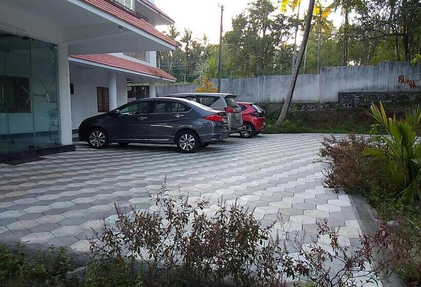 مبيت وإفطار Somatheertham Panchakarma Resort