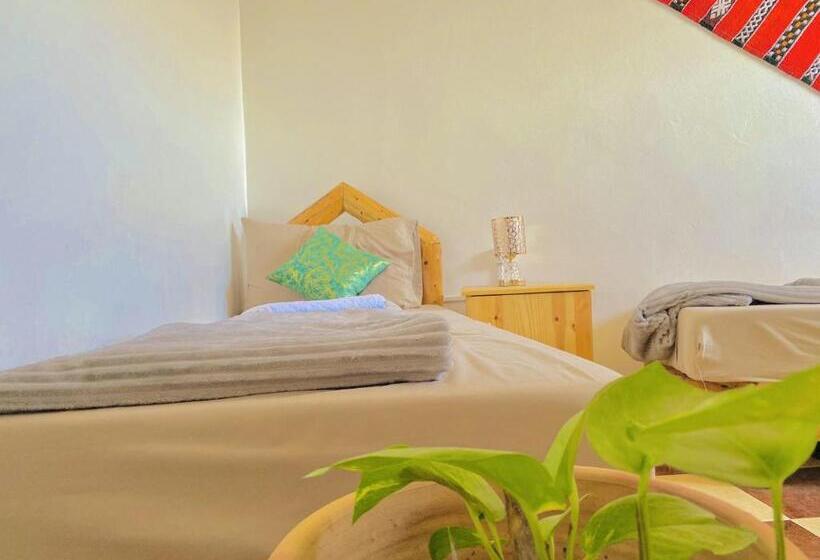 تختخواب و صبحانه Tizaou Guest House