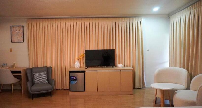 Honey Suite Room At Bee Cafe Cebu
