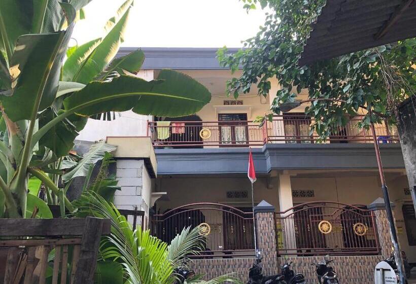 ホテル Spot On 93107 Homestay H. Syarif Syariah   Bandar Gresik