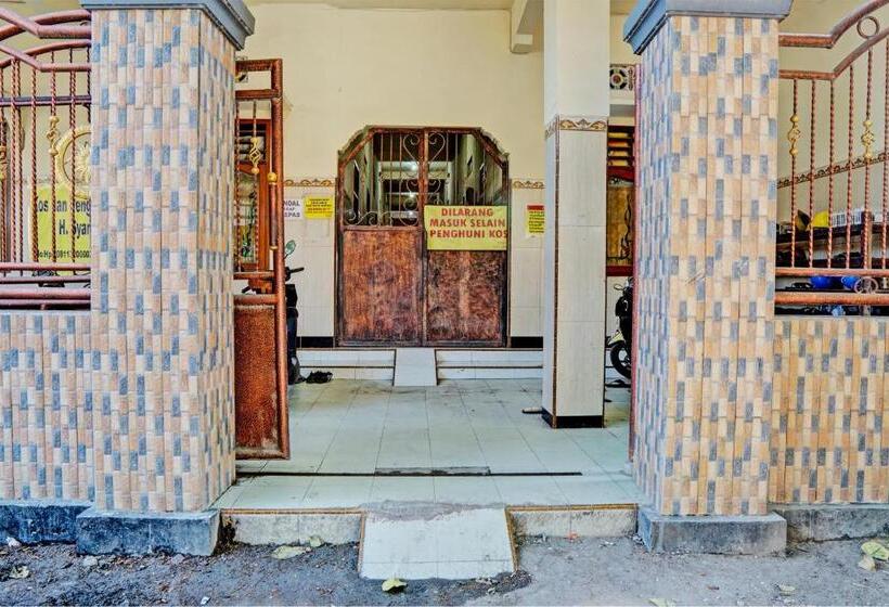 ホテル Spot On 93107 Homestay H. Syarif Syariah   Bandar Gresik