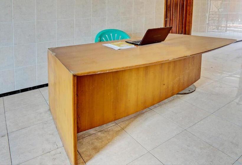 ホテル Spot On 93107 Homestay H. Syarif Syariah   Bandar Gresik
