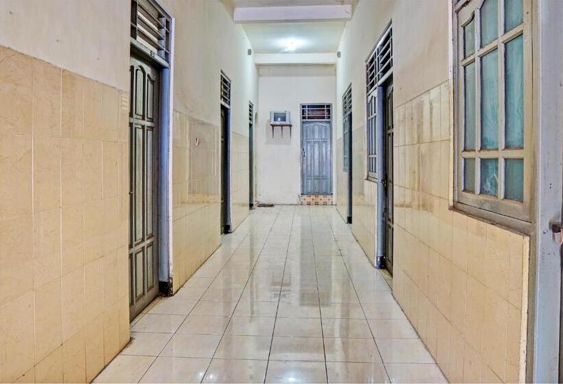 ホテル Spot On 93108 Homestay H. Syarif Syariah   Ra Kartini