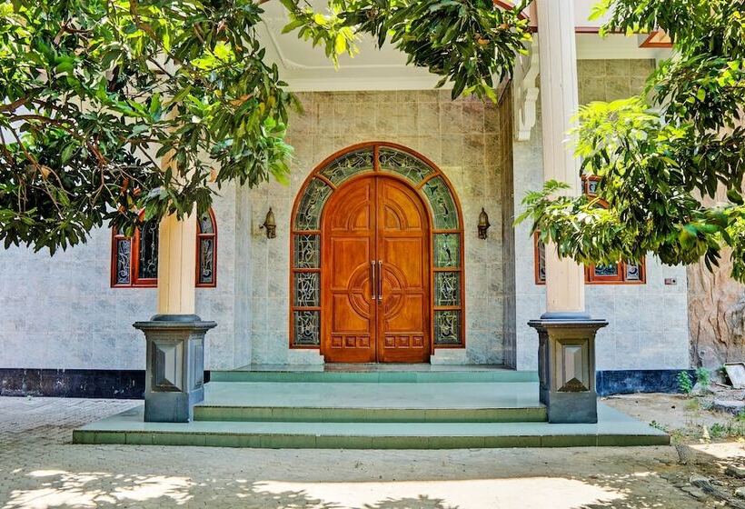 ホテル Spot On 93144 Homestay H. Syarif Syariah   Bandar Gresik 2