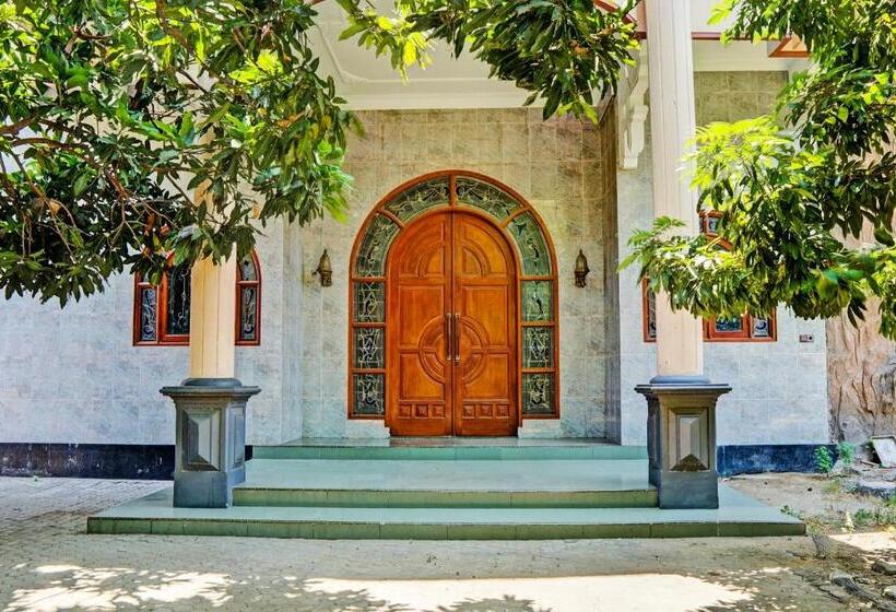 ホテル Spot On 93144 Homestay H. Syarif Syariah   Bandar Gresik 2