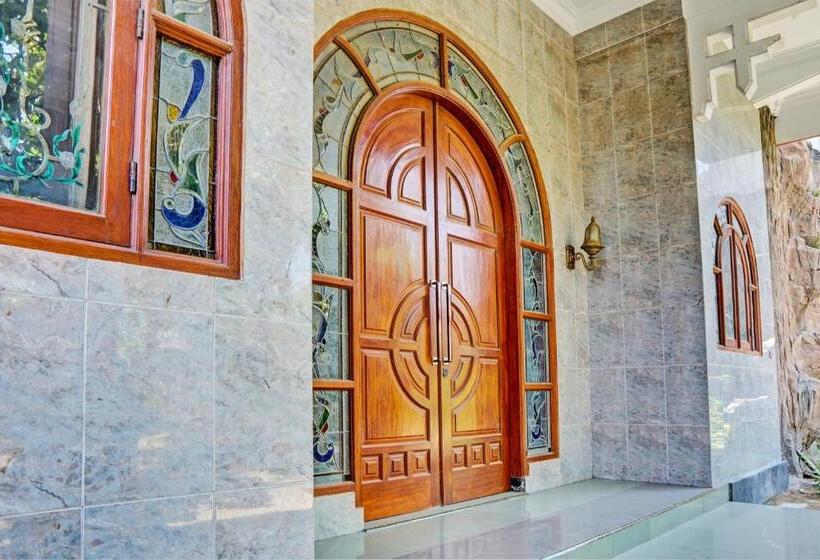 ホテル Spot On 93144 Homestay H. Syarif Syariah   Bandar Gresik 2