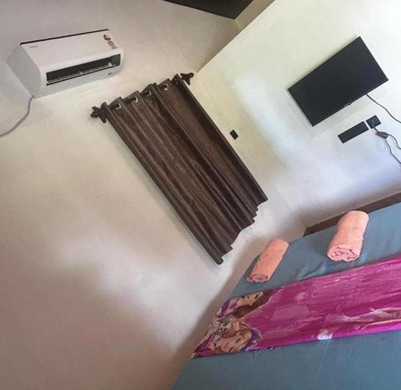 펜션 Comfy Cottages In Saligao