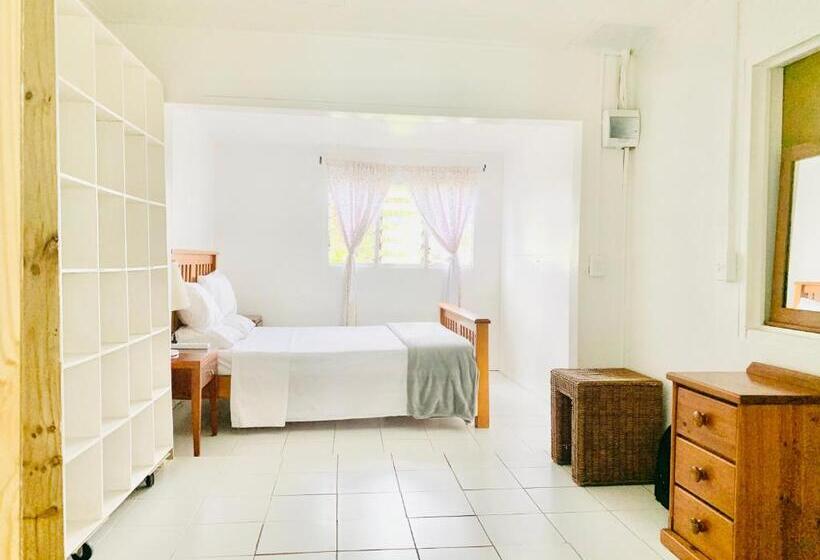 پانسیون Tonga Cottage   Private Rooms With Shared Facilities