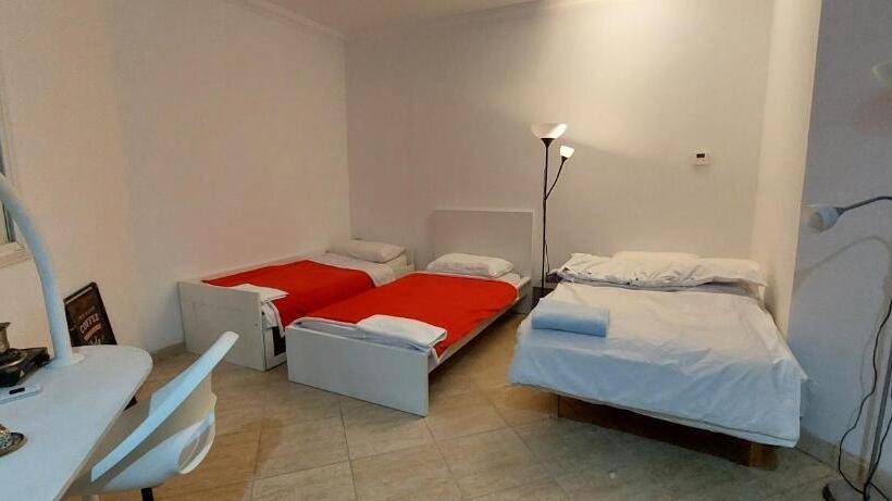 Bed and Breakfast Aladdin Hostel For Females