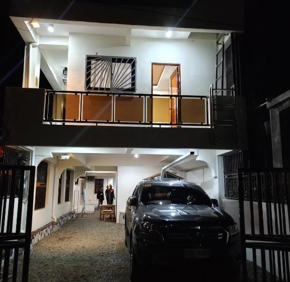 בית מלון כפרי J&s Lodging House