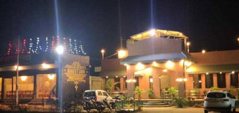 ホテル Oyo Kaustubh Restaurant And Lodge
