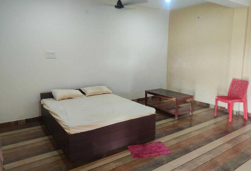 ホテル Oyo Kaustubh Restaurant And Lodge