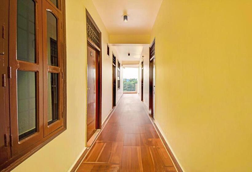 Oyo Flagship Hotel White Hut