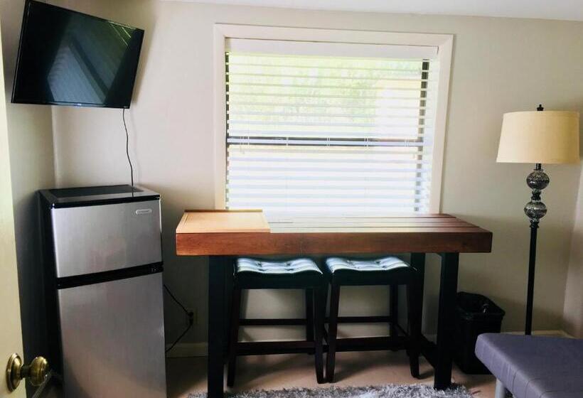 بنسيون Little Cypress Cozy Suite