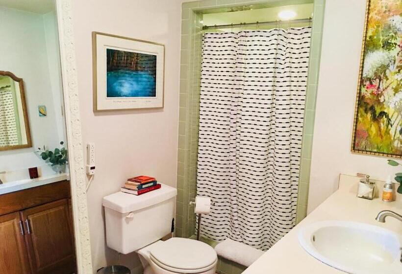 بنسيون Little Cypress Cozy Suite