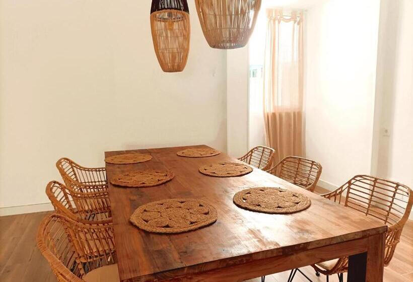 پانسیون Chakra House Fuerteventura   Affordable Rooms In A Cozy Guesthouse