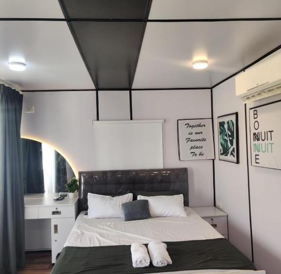膳宿费 The Croft Container Stay