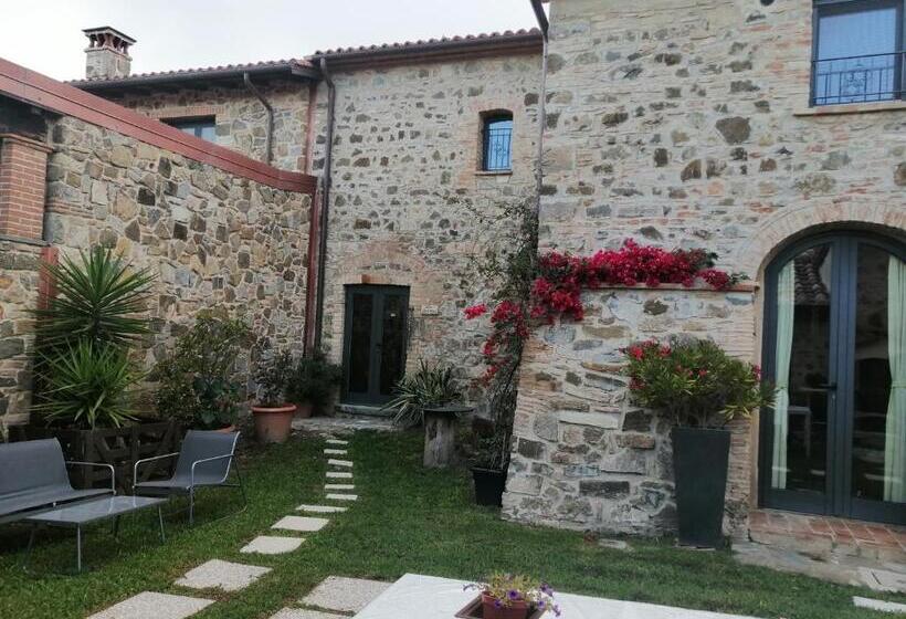 بنسيون Vecchio Casale Quercetino   Androne