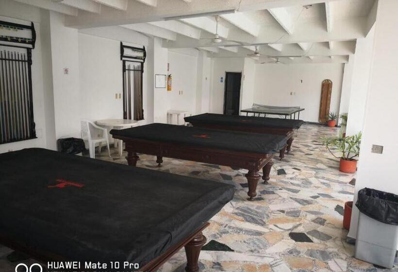 هتل Buenos Aires Club Inn