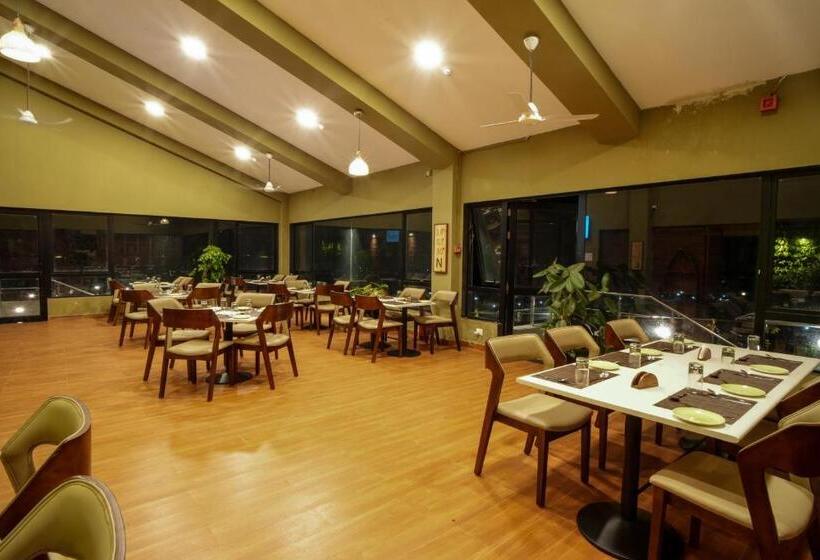 فندق Gaurav Lords Resort