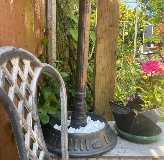 Pensão Studio With A Hot Tub And Garden