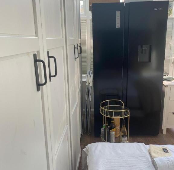 Pensão Studio With A Hot Tub And Garden