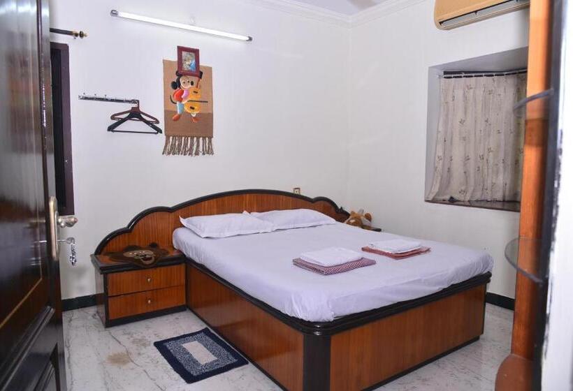 Пансион Versailles Home