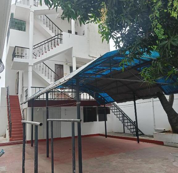 Пансион Versailles Home