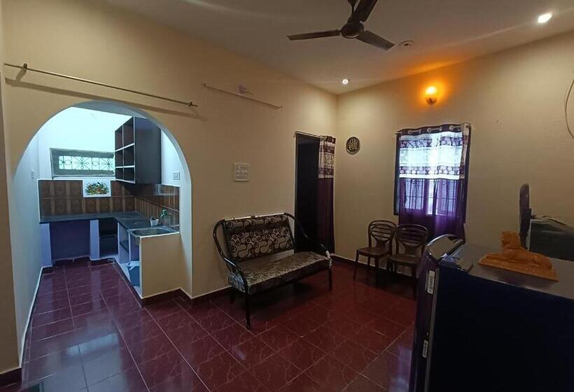 Пансион Versailles Home