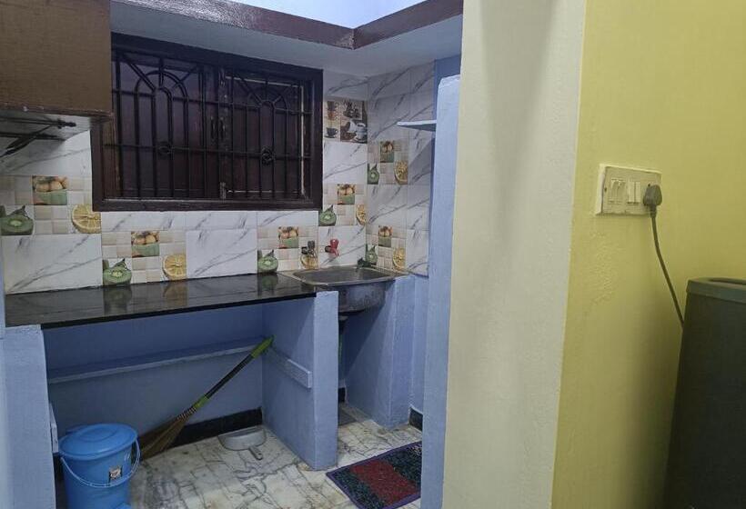 Пансион Versailles Home