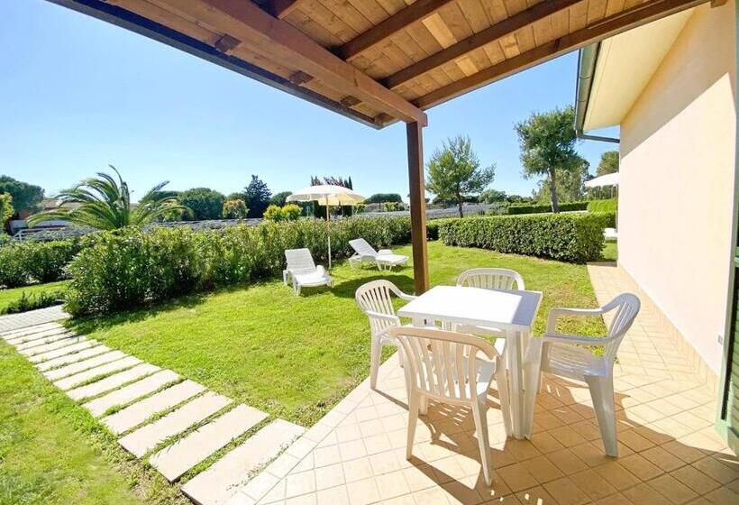 Residence With Swimming Pool In Mazzanta Just 600 Meters From The Beach