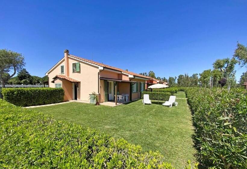 Residence With Swimming Pool In Mazzanta Just 600 Meters From The Beach