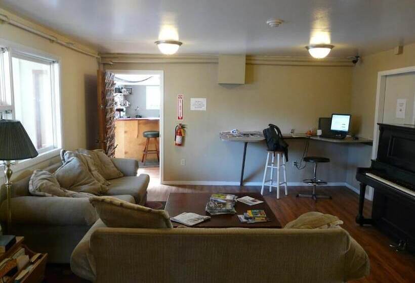 فندق Bent Prop Inn & Hostel Downtown