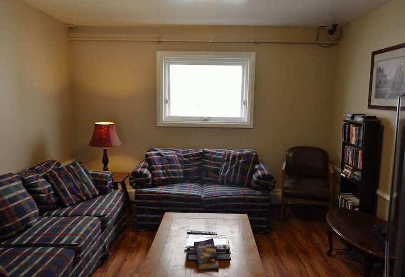 فندق Bent Prop Inn & Hostel Downtown