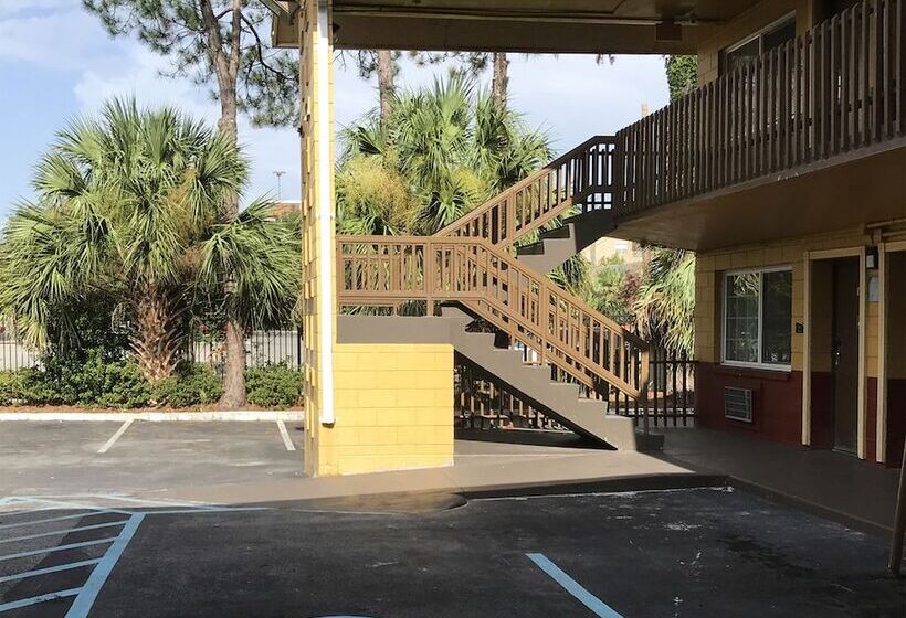 فندق Gainesville Lodge