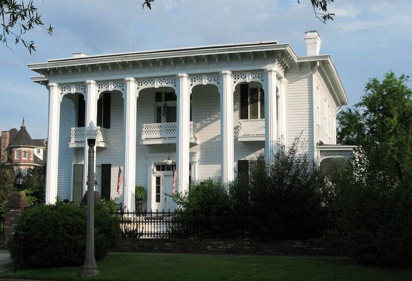 فندق Shadowlawn Bed And Breakfast