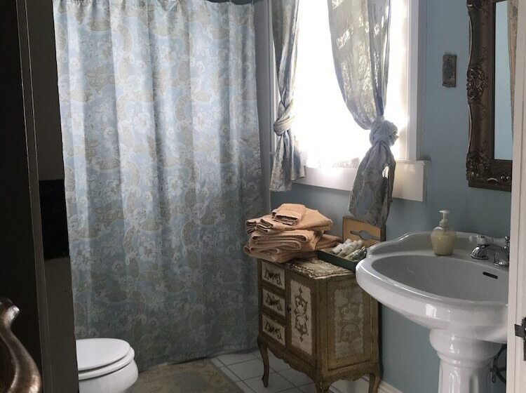 فندق Shadowlawn Bed And Breakfast